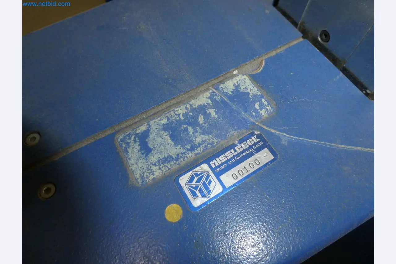 High-tech machinery for prototyping, model making, mold making (automotive)-3