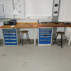 2 Kovové pracovní stoly Rau/Hoffmann