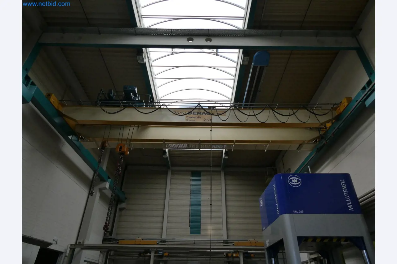 High-tech machinery for prototyping, model making, mold making (automotive)-1