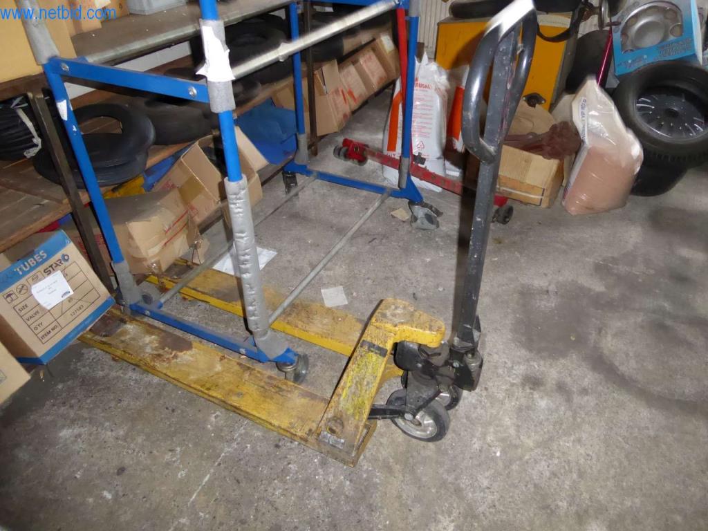 Geräte und Werkstatteinrichtung eines Reifenhandels-1