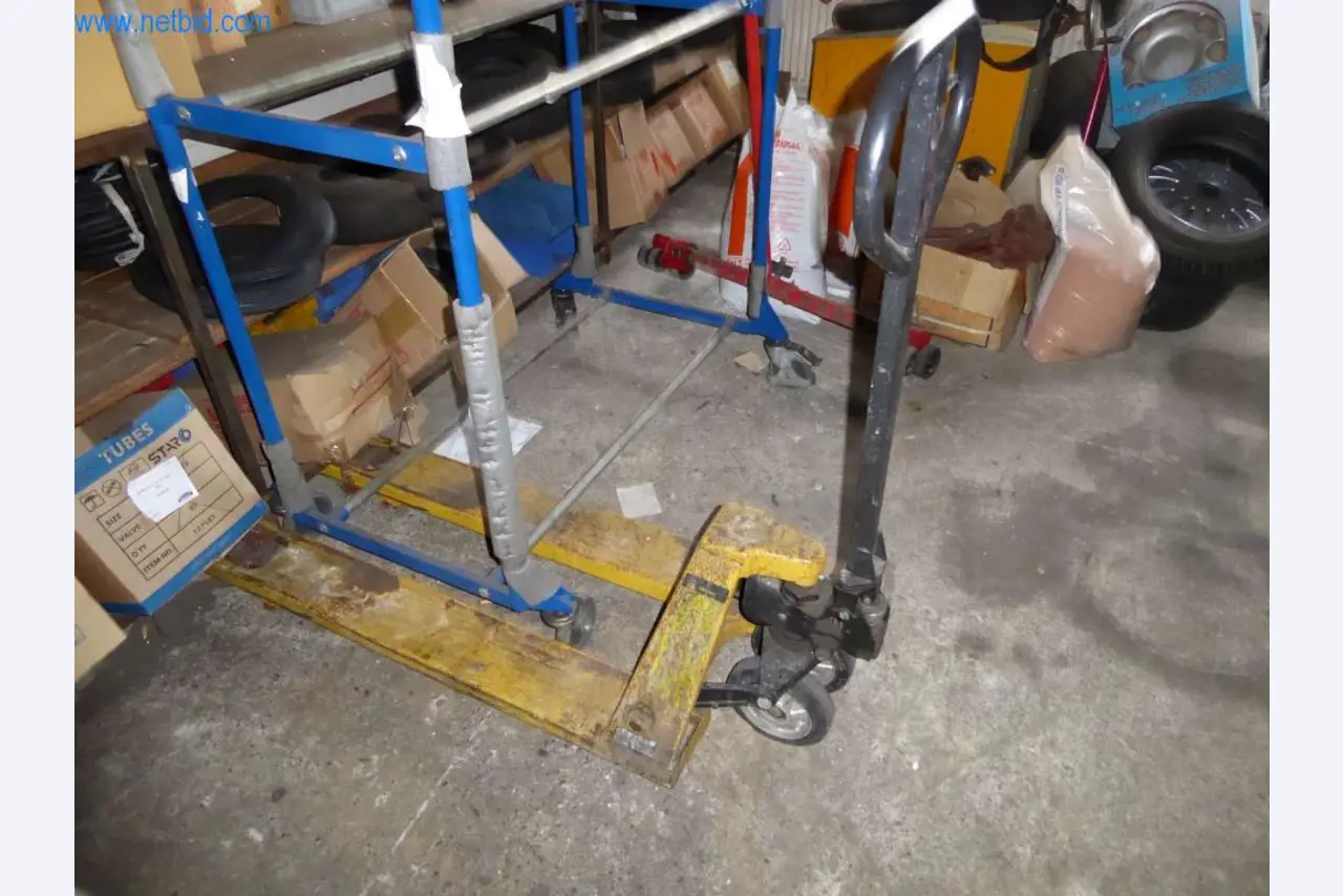 Geräte und Werkstatteinrichtung eines Reifenhandels-1