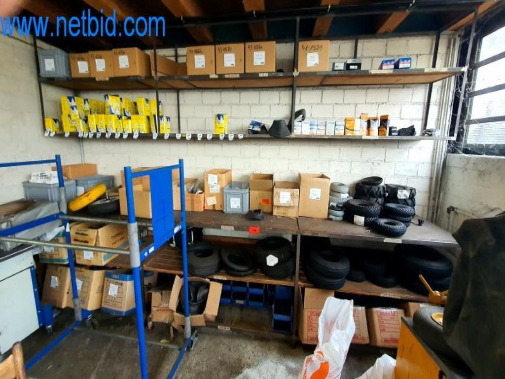 Geräte und Werkstatteinrichtung eines Reifenhandels-1