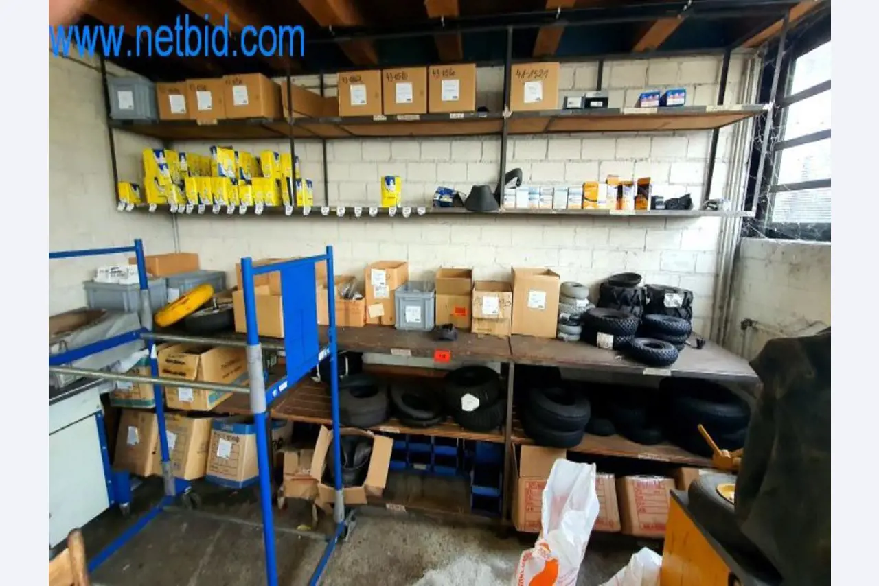 Geräte und Werkstatteinrichtung eines Reifenhandels-1