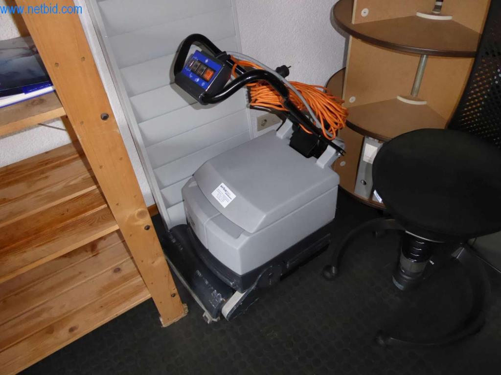 Equipamiento e instalaciones de taller de un distribuidor de neumáticos-2