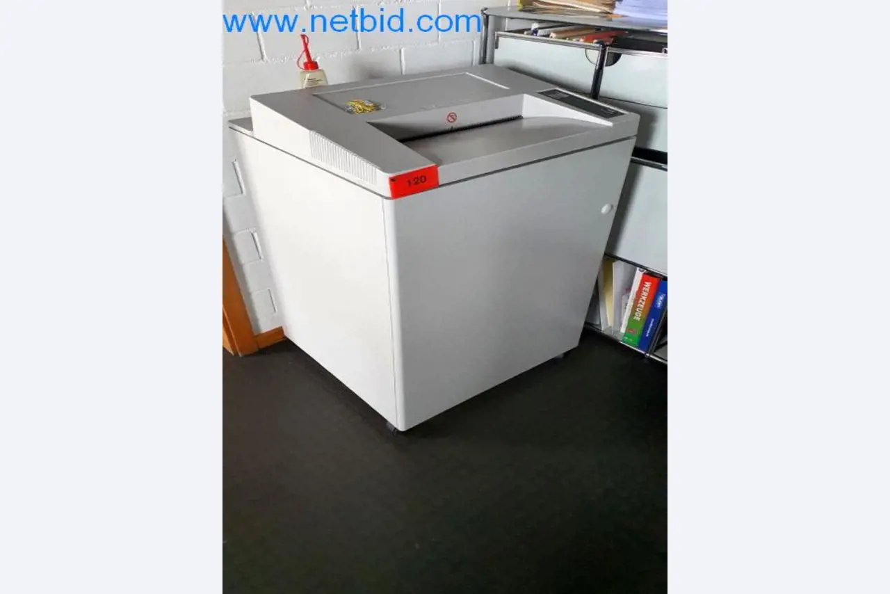 Geräte und Werkstatteinrichtung eines Reifenhandels-1