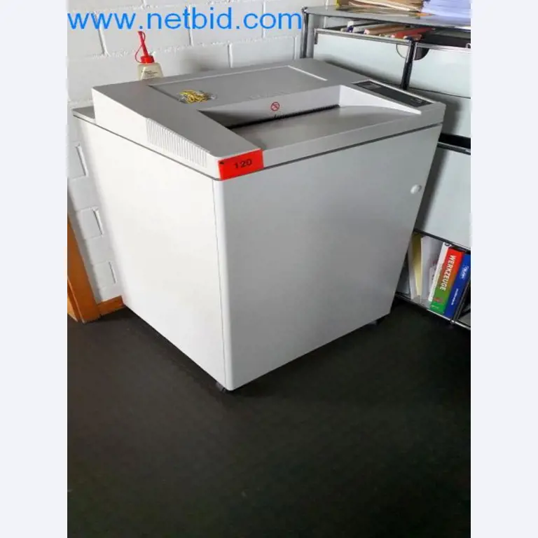 Geräte und Werkstatteinrichtung eines Reifenhandels-1