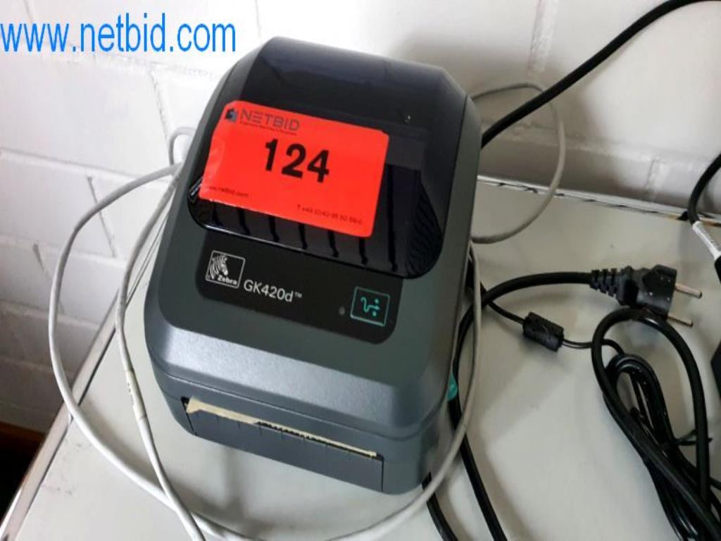 Equipamiento e instalaciones de taller de un distribuidor de neumáticos-1