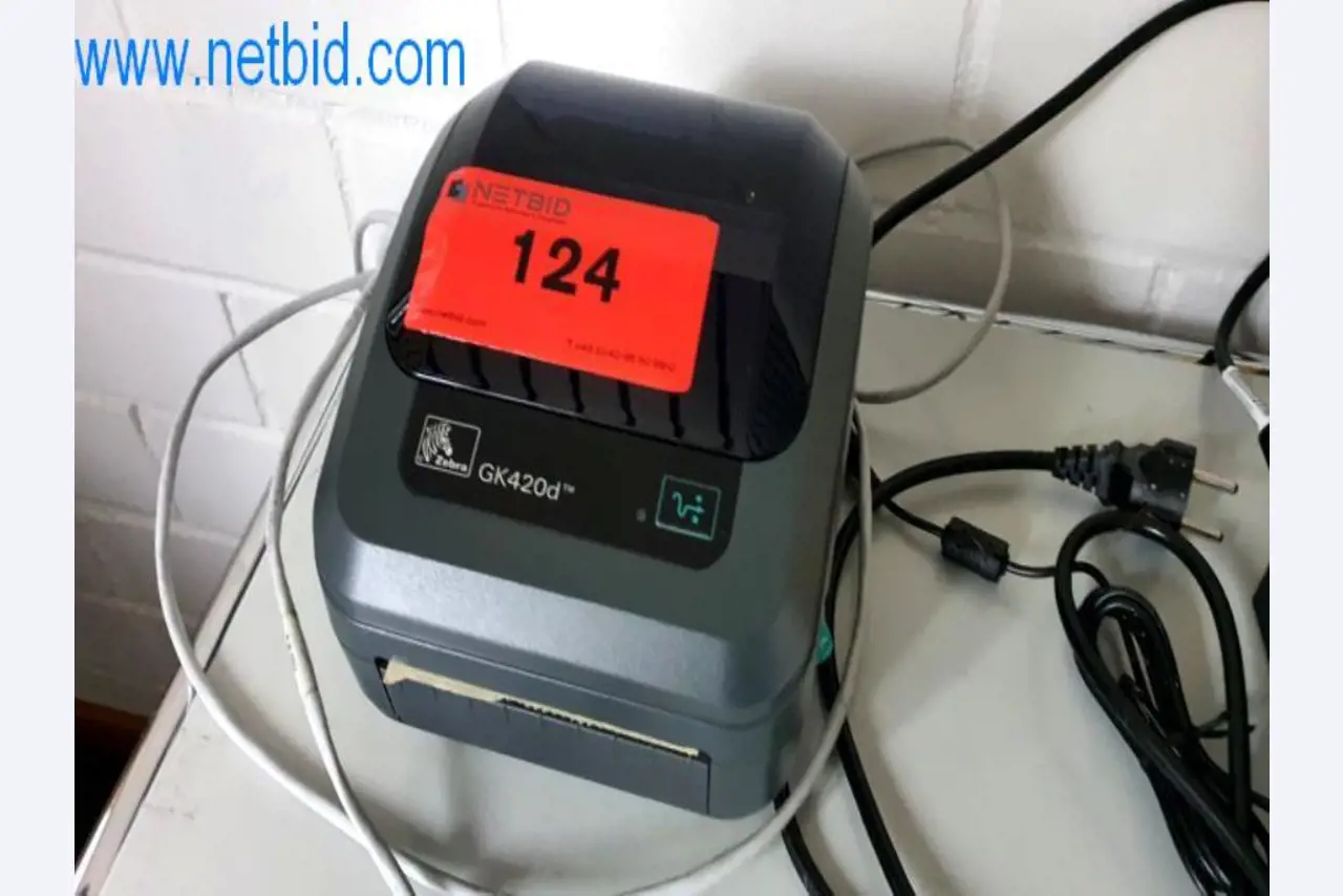 Equipamiento e instalaciones de taller de un distribuidor de neumáticos-1