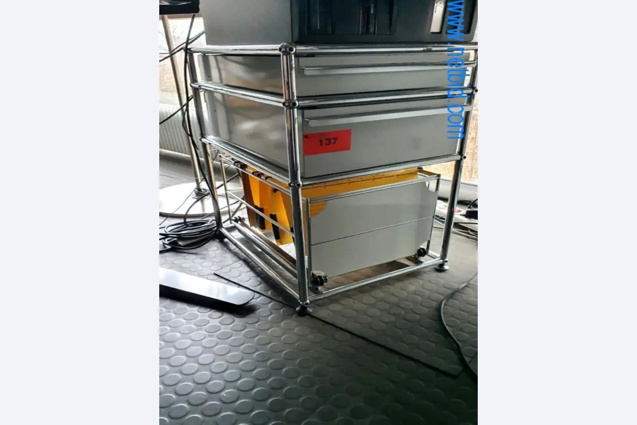 Geräte und Werkstatteinrichtung eines Reifenhandels-1