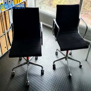 2 Chaises de bureau Vitra EA117