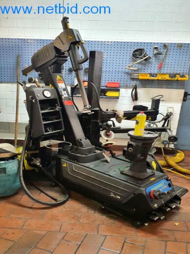 Appareils et équipement d'atelier d'un commerce de pneus-1