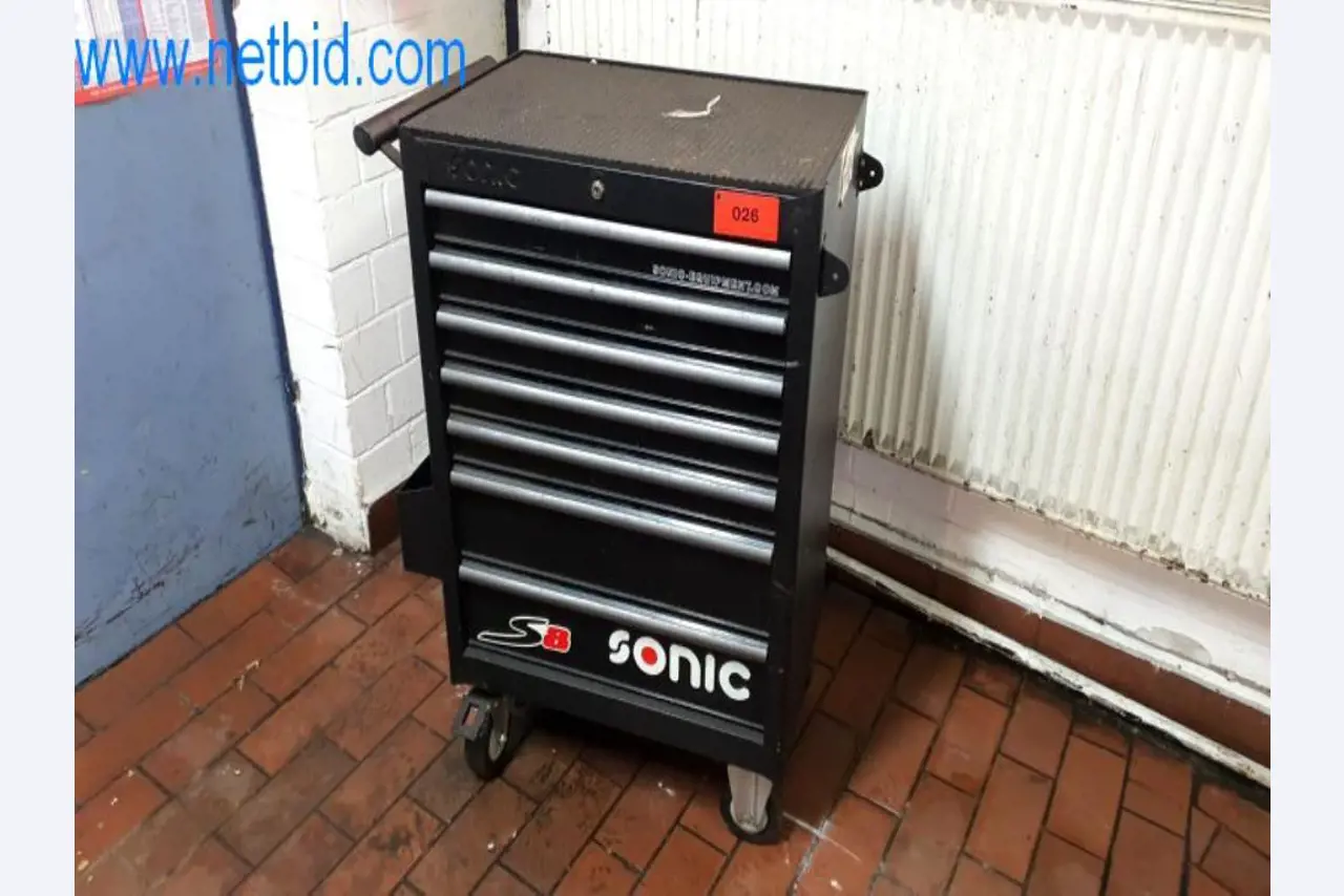 Geräte und Werkstatteinrichtung eines Reifenhandels-1