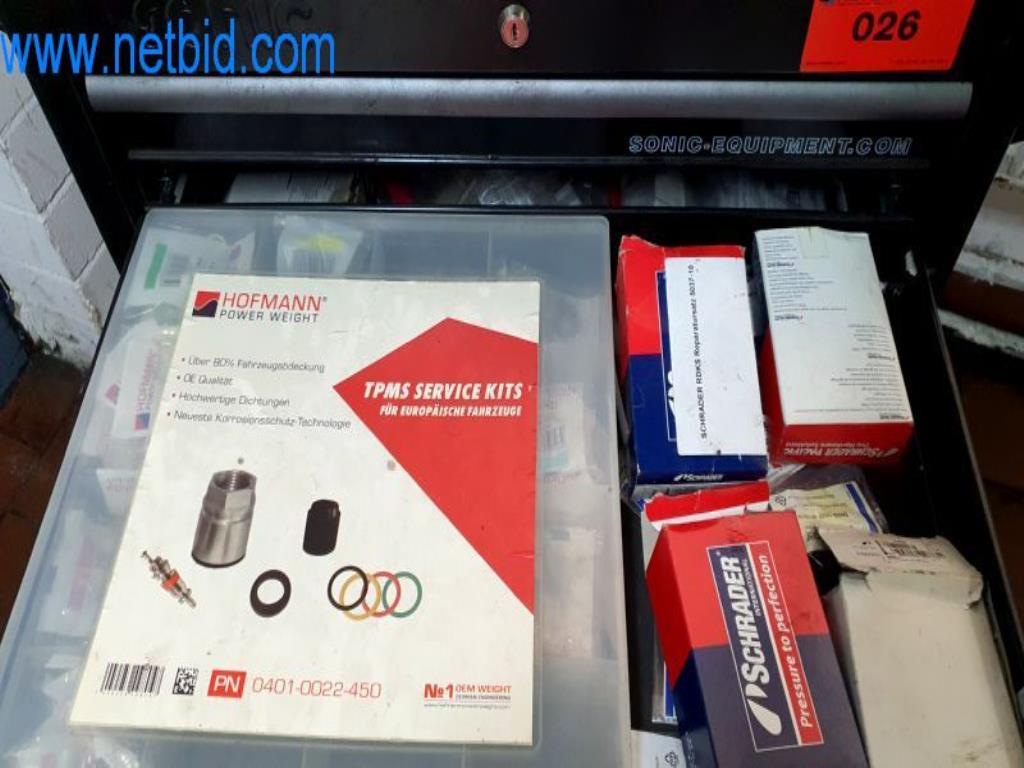 Geräte und Werkstatteinrichtung eines Reifenhandels-2