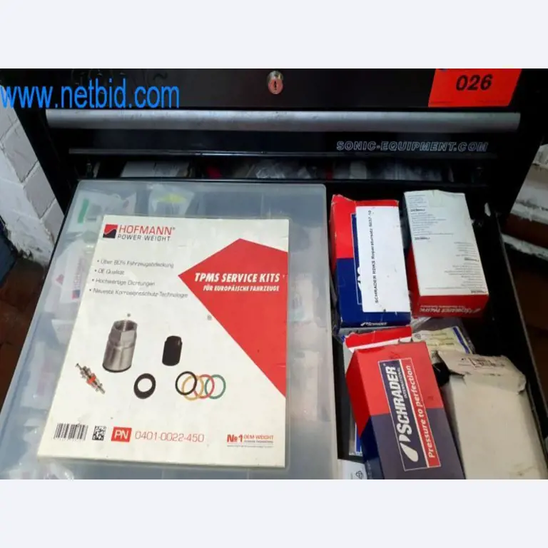 Geräte und Werkstatteinrichtung eines Reifenhandels-2