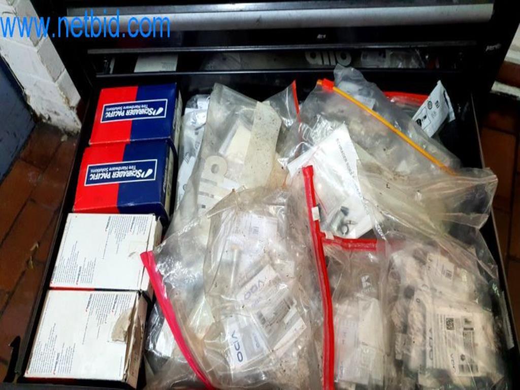 Geräte und Werkstatteinrichtung eines Reifenhandels-3