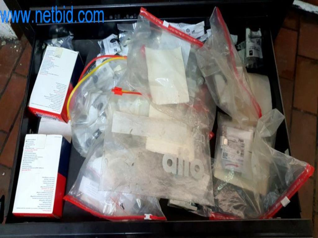 Geräte und Werkstatteinrichtung eines Reifenhandels-4