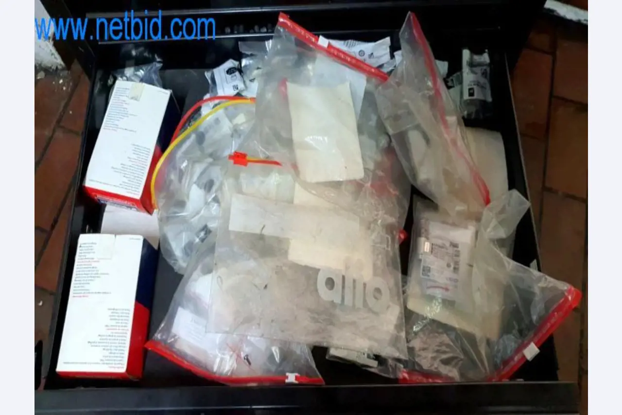 Geräte und Werkstatteinrichtung eines Reifenhandels-4