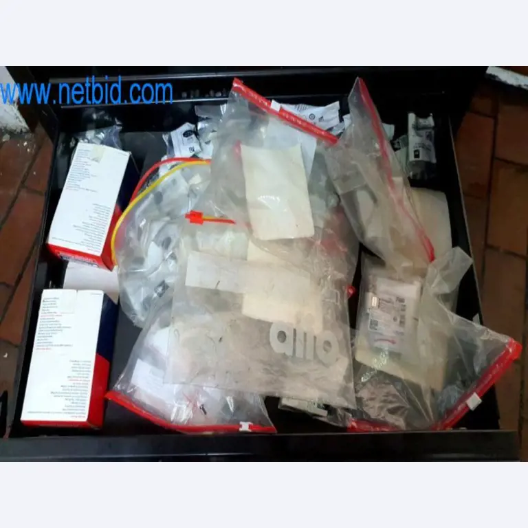 Geräte und Werkstatteinrichtung eines Reifenhandels-4