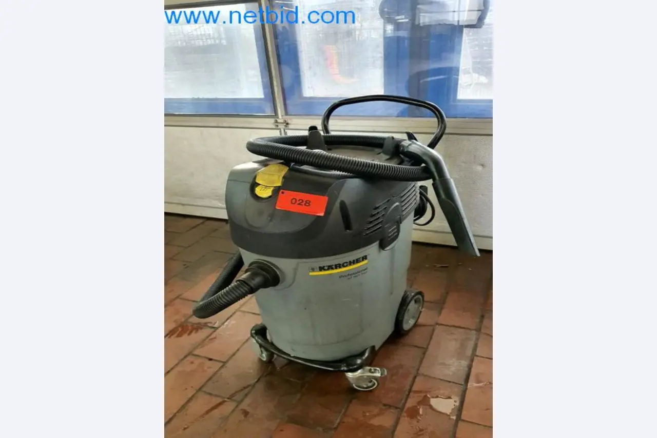 Equipment and workshop facilities of a tire dealer-1