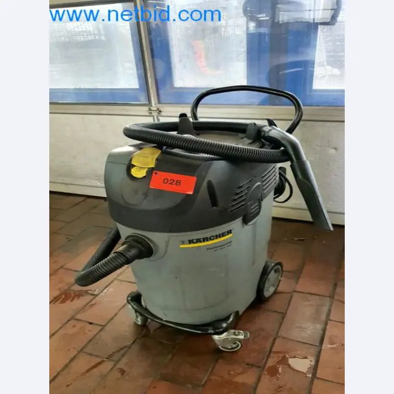 Equipment and workshop facilities of a tire dealer-1