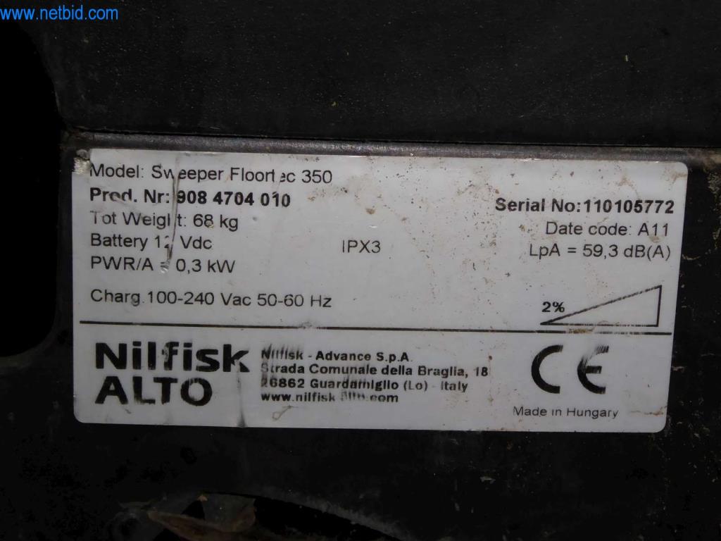 Equipment and workshop facilities of a tire dealer-2