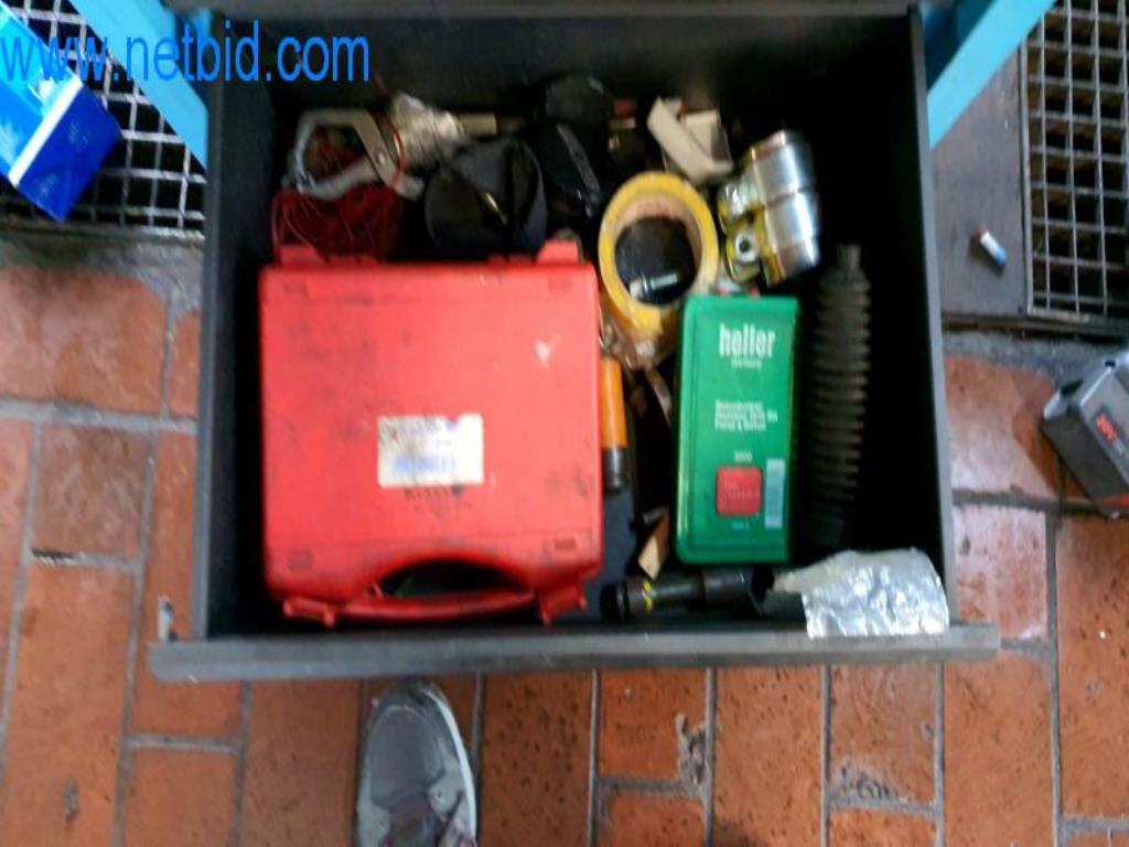 Vybavení a vybavení dílny prodejce pneumatik-6