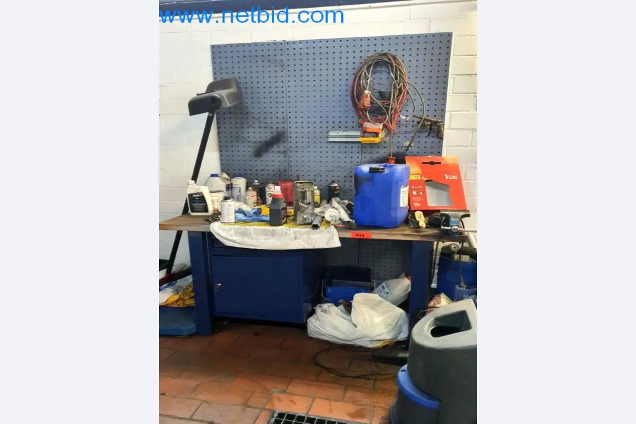 Geräte und Werkstatteinrichtung eines Reifenhandels-1