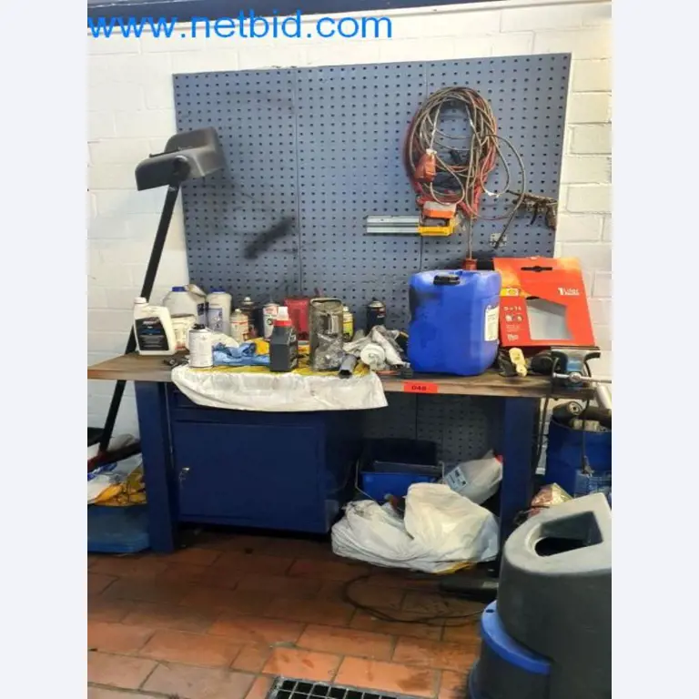 Geräte und Werkstatteinrichtung eines Reifenhandels-1