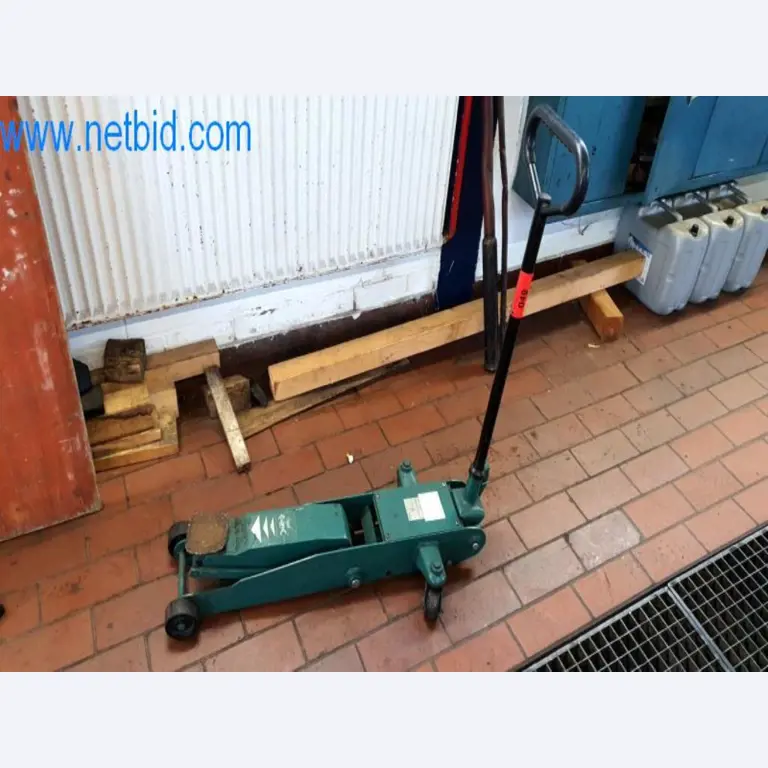 Equipamiento e instalaciones de taller de un distribuidor de neumáticos-1