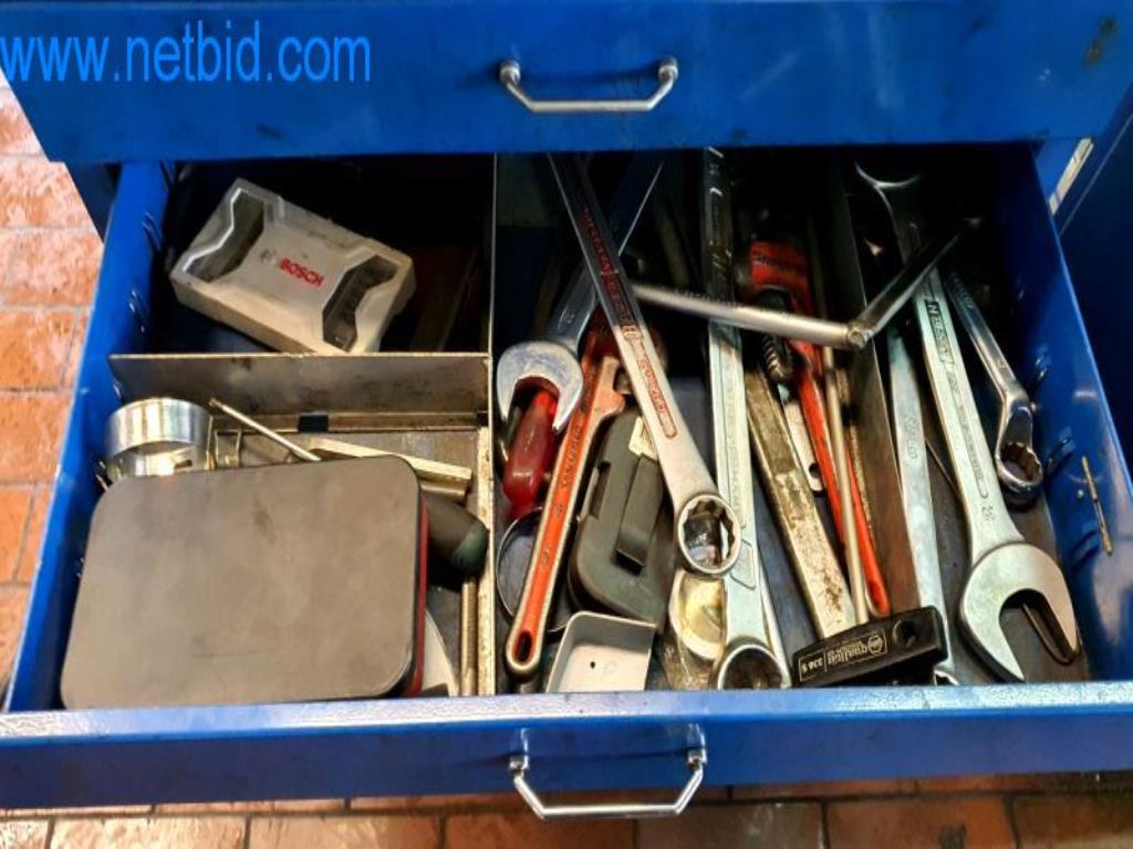 Geräte und Werkstatteinrichtung eines Reifenhandels-5