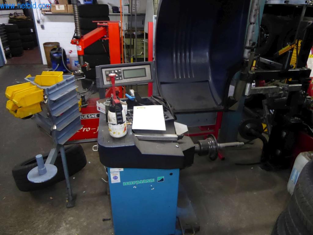 Geräte und Werkstatteinrichtung eines Reifenhandels-3