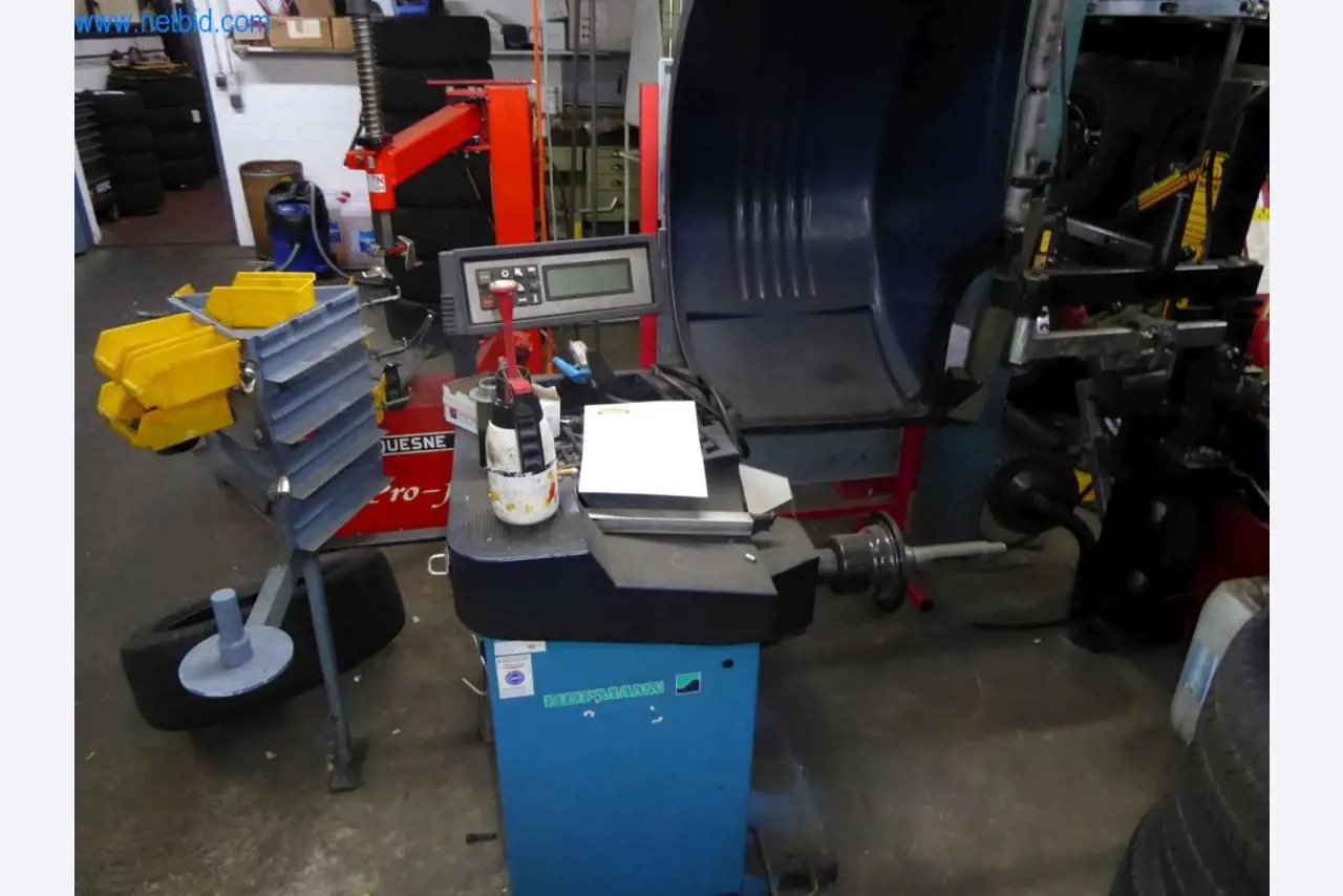 Geräte und Werkstatteinrichtung eines Reifenhandels-3