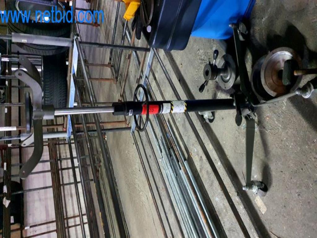 Equipamiento e instalaciones de taller de un distribuidor de neumáticos-1