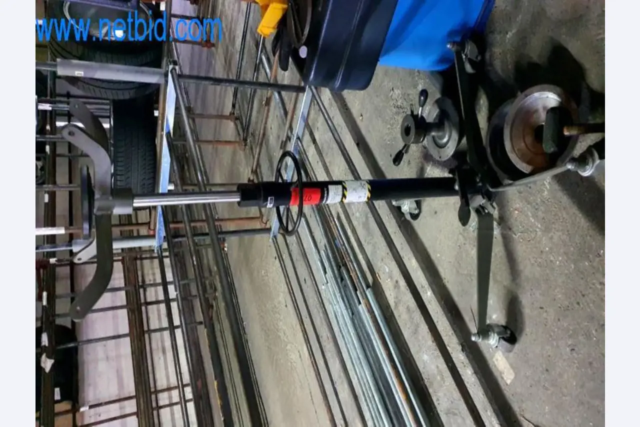 Equipamiento e instalaciones de taller de un distribuidor de neumáticos-1