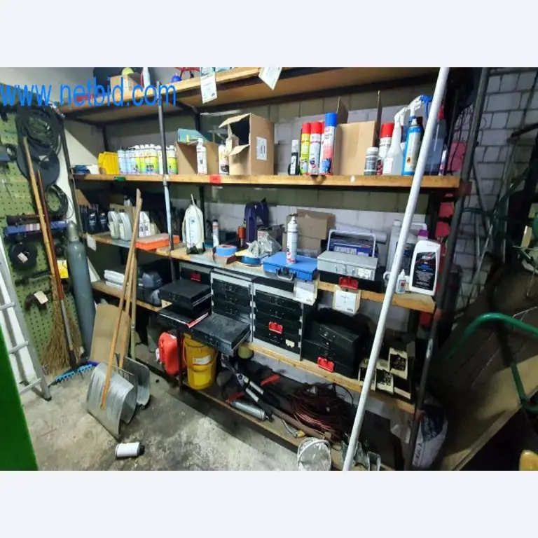 Equipment and workshop facilities of a tire dealer-1