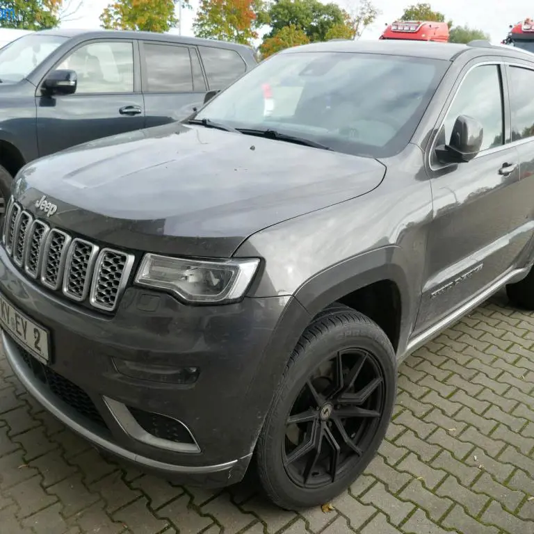 Car/SUV (surcharge subject to change) Jeep Grand Cherokee 4x4