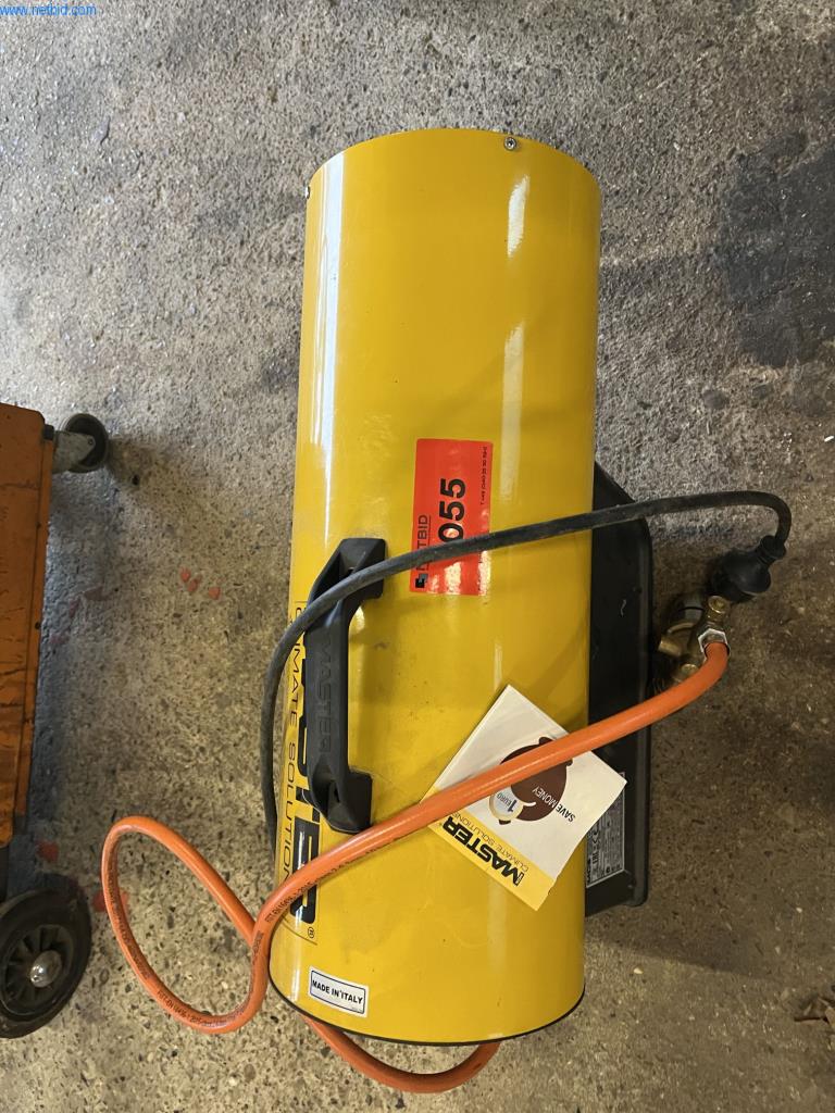 Baumaschinen und Baugeräte eines Tiefbauunternehmens-1