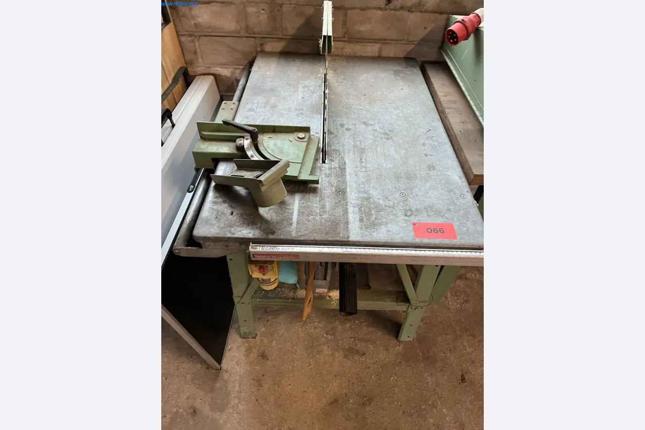 Maquinaria y equipos de construcción de una empresa de ingeniería civil-1