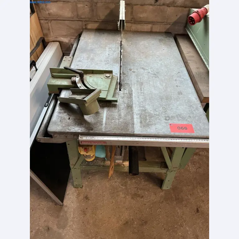 Maquinaria y equipos de construcción de una empresa de ingeniería civil-1