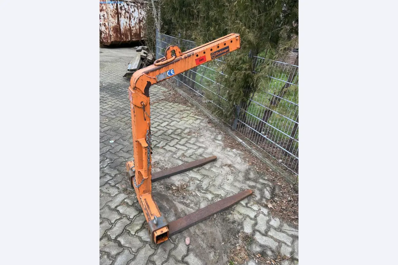 Baumaschinen und Baugeräte eines Tiefbauunternehmens-1