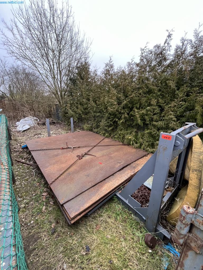 Baumaschinen und Baugeräte eines Tiefbauunternehmens-1