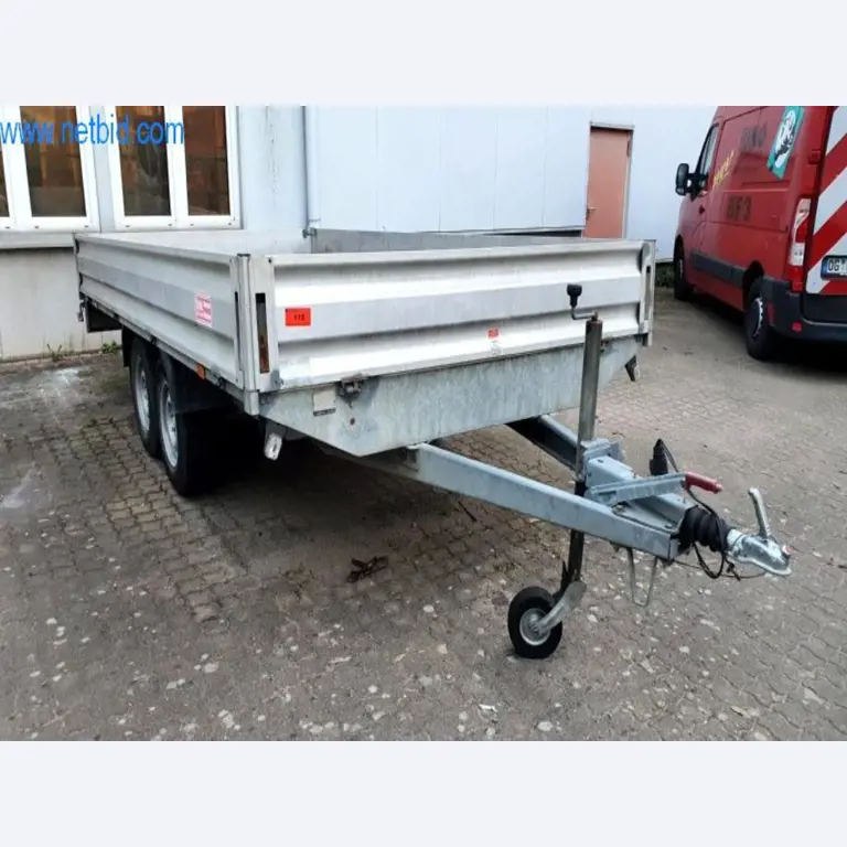 Wyposażenie operacyjne i biurowe firmy zajmującej się konstrukcjami metalowymi-1