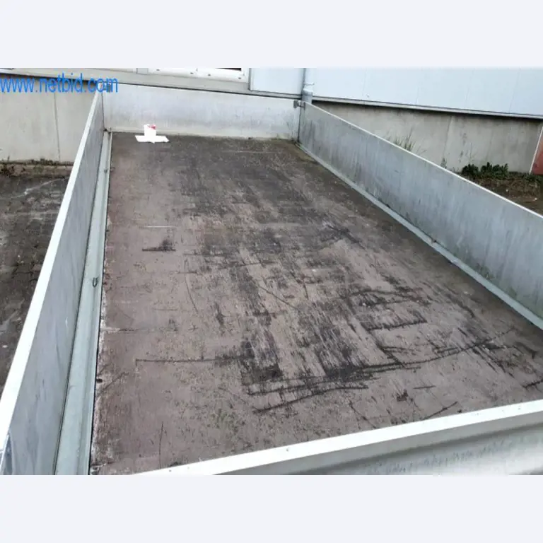 Wyposażenie operacyjne i biurowe firmy zajmującej się konstrukcjami metalowymi-3