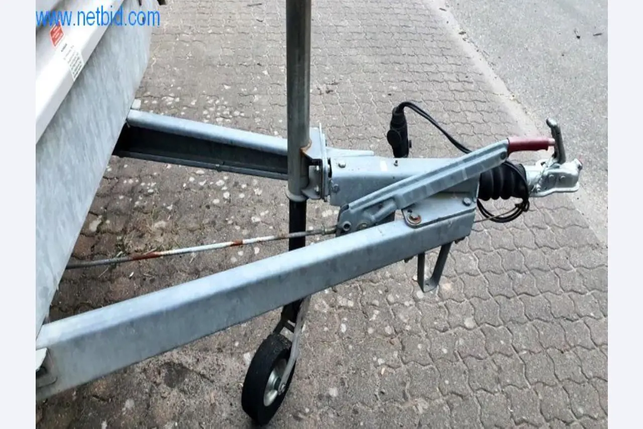 Wyposażenie operacyjne i biurowe firmy zajmującej się konstrukcjami metalowymi-4