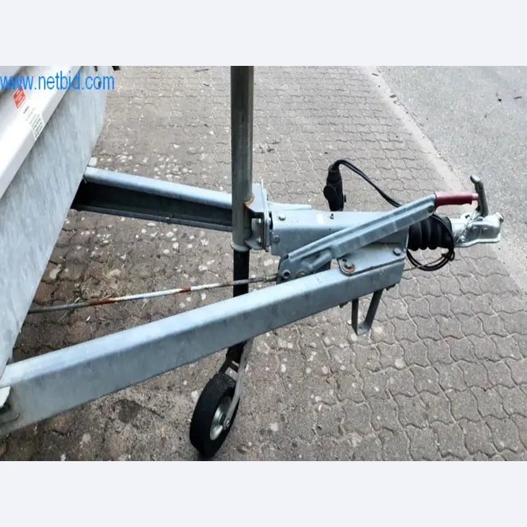 Wyposażenie operacyjne i biurowe firmy zajmującej się konstrukcjami metalowymi-4