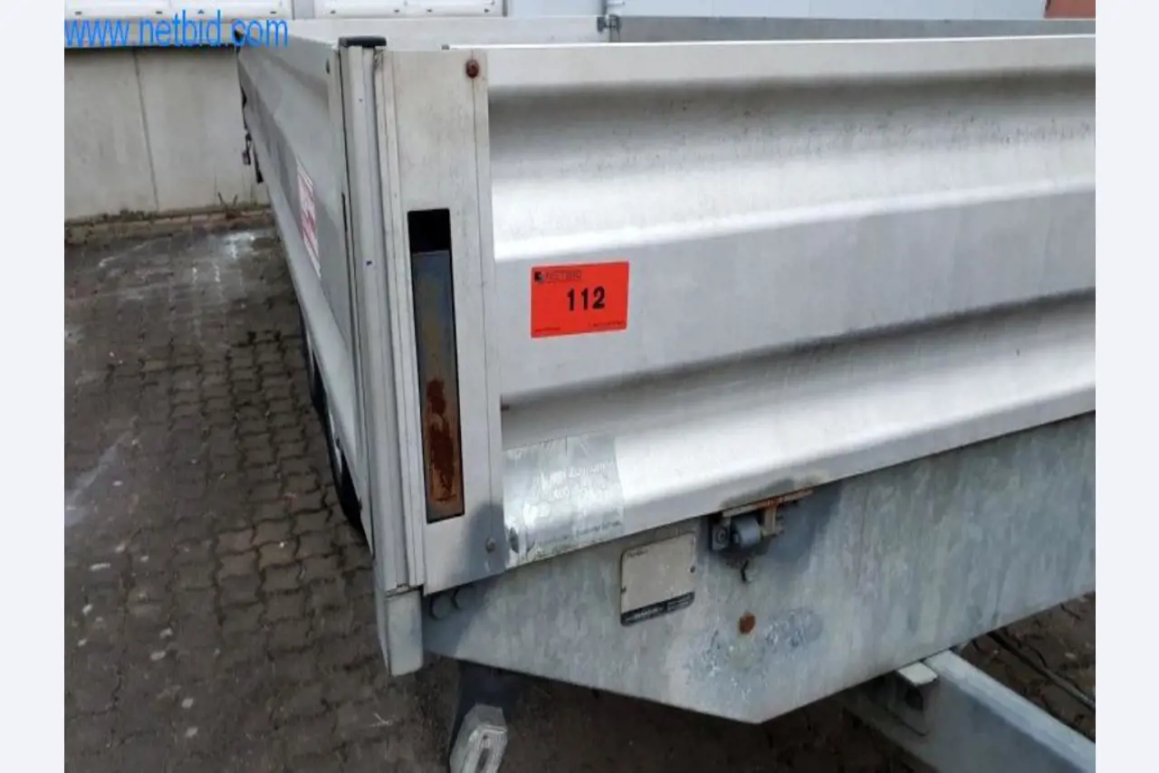 Wyposażenie operacyjne i biurowe firmy zajmującej się konstrukcjami metalowymi-6