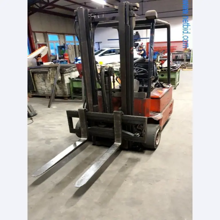 Wyposażenie operacyjne i biurowe firmy zajmującej się konstrukcjami metalowymi-1