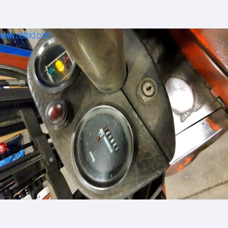 Wyposażenie operacyjne i biurowe firmy zajmującej się konstrukcjami metalowymi-3