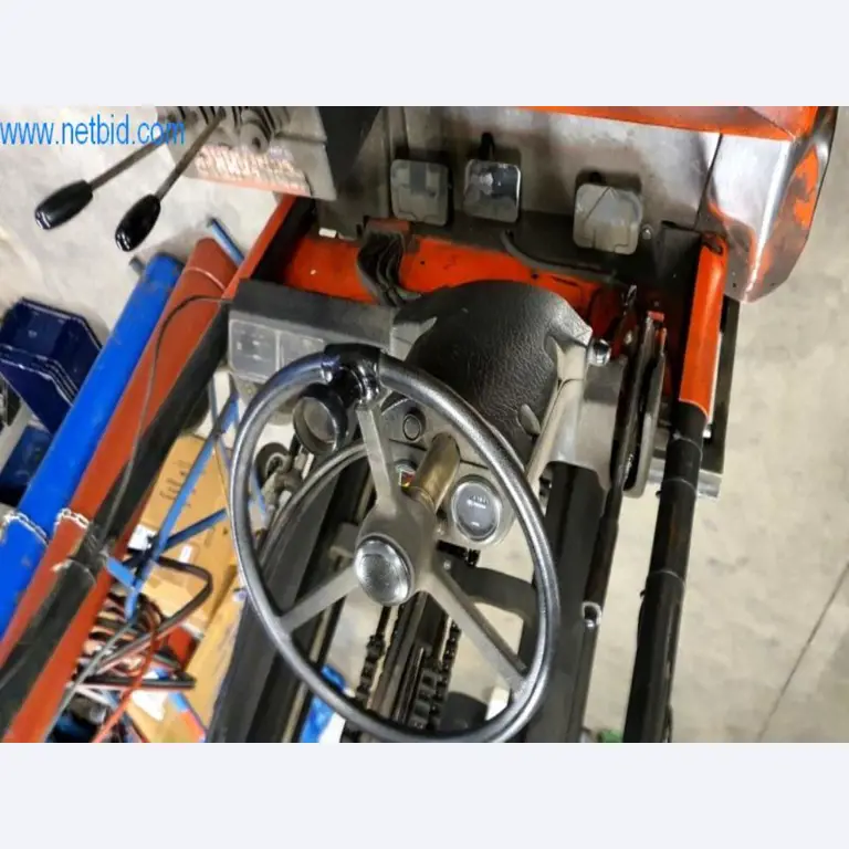 Wyposażenie operacyjne i biurowe firmy zajmującej się konstrukcjami metalowymi-5