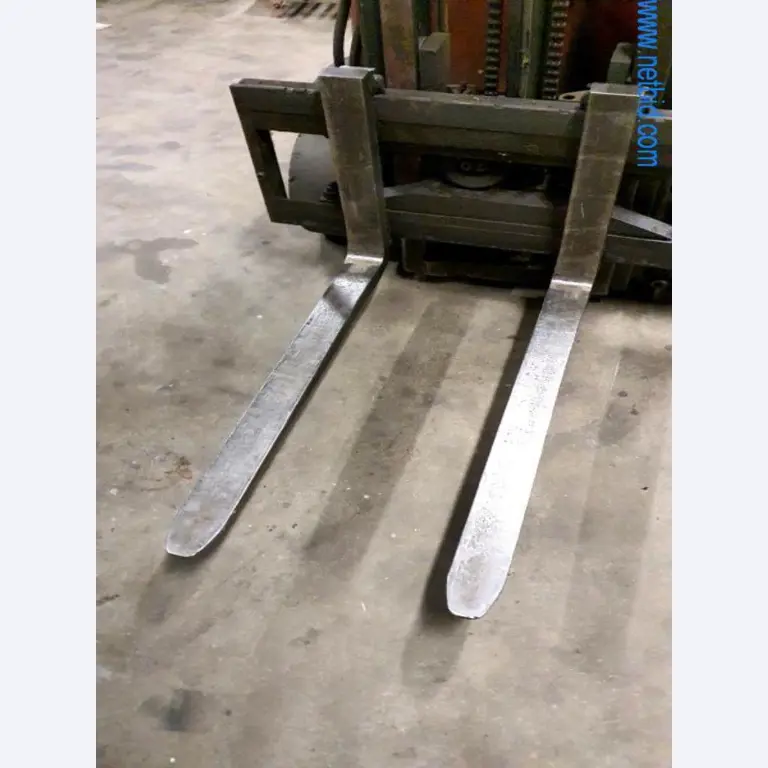 Wyposażenie operacyjne i biurowe firmy zajmującej się konstrukcjami metalowymi-6